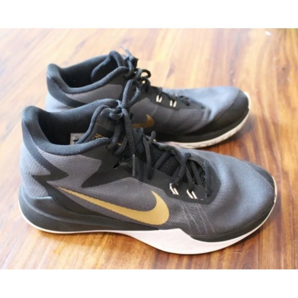 Nike Zoom Basketball 852464 Black and Gold Size 7.5